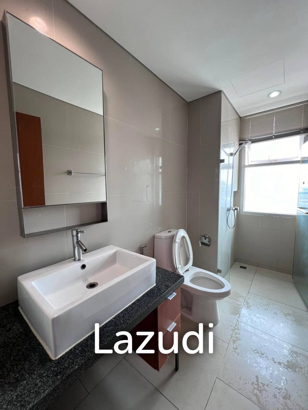 49.7 sqm 1-Bed Condo on High Floor at Villa Sathorn Khlong San Bangkok