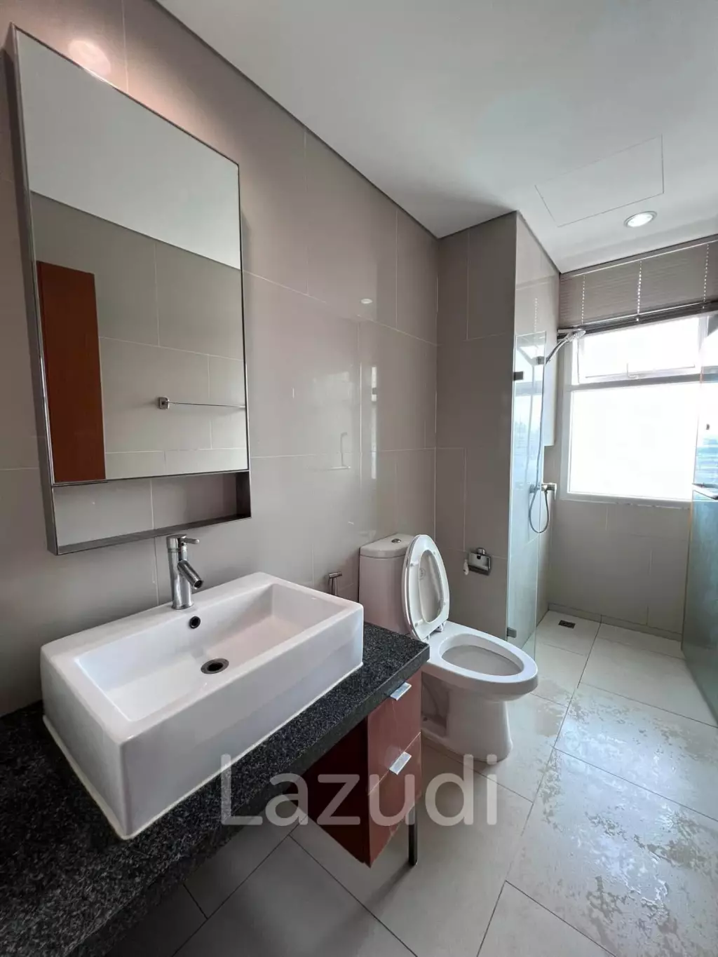 49.7 sqm 1-Bed Condo on High Floor at Villa Sathorn Khlong San Bangkok
