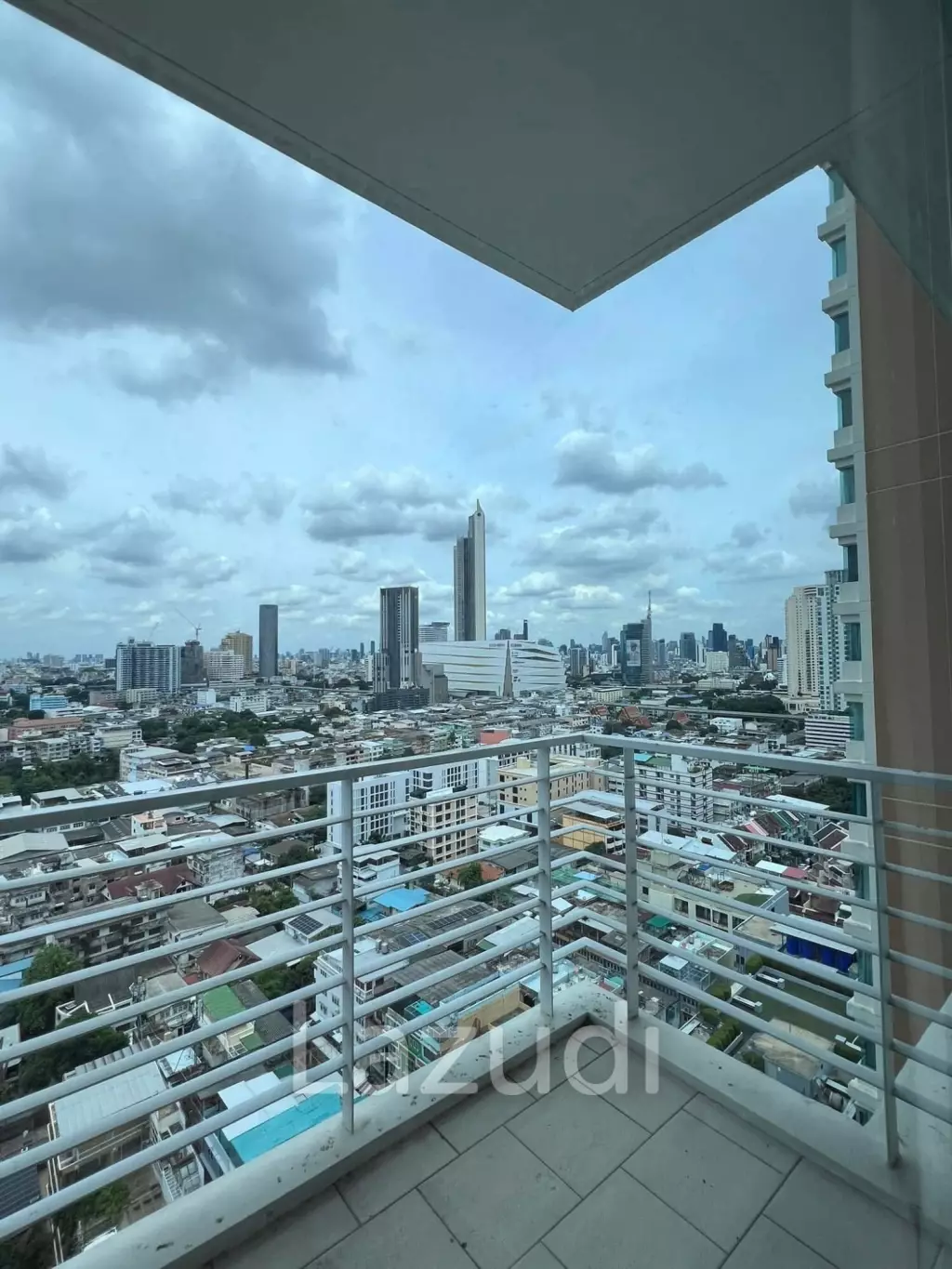 49.7 sqm 1-Bed Condo on High Floor at Villa Sathorn Khlong San Bangkok