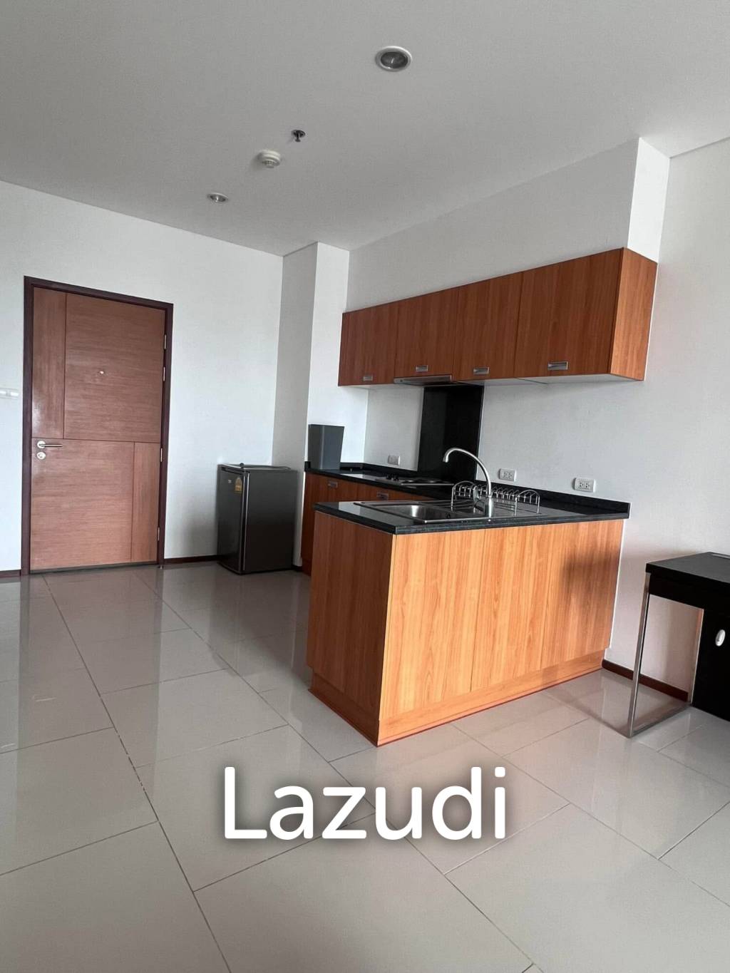 49.7 sqm 1-Bed Condo on High Floor at Villa Sathorn Khlong San Bangkok