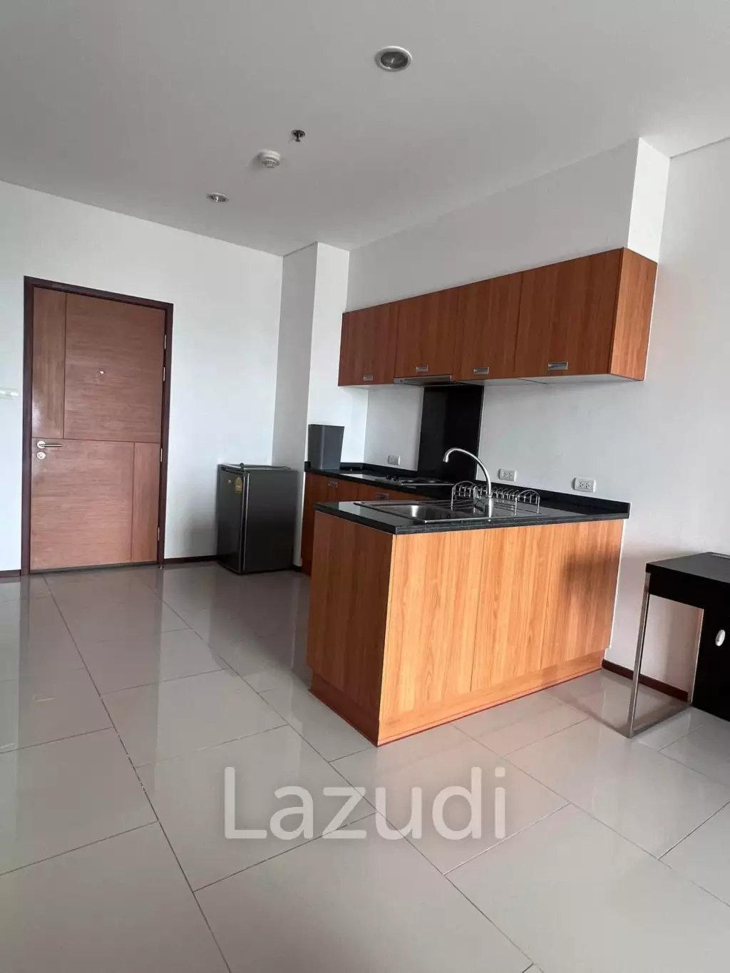 49.7 sqm 1-Bed Condo on High Floor at Villa Sathorn Khlong San Bangkok