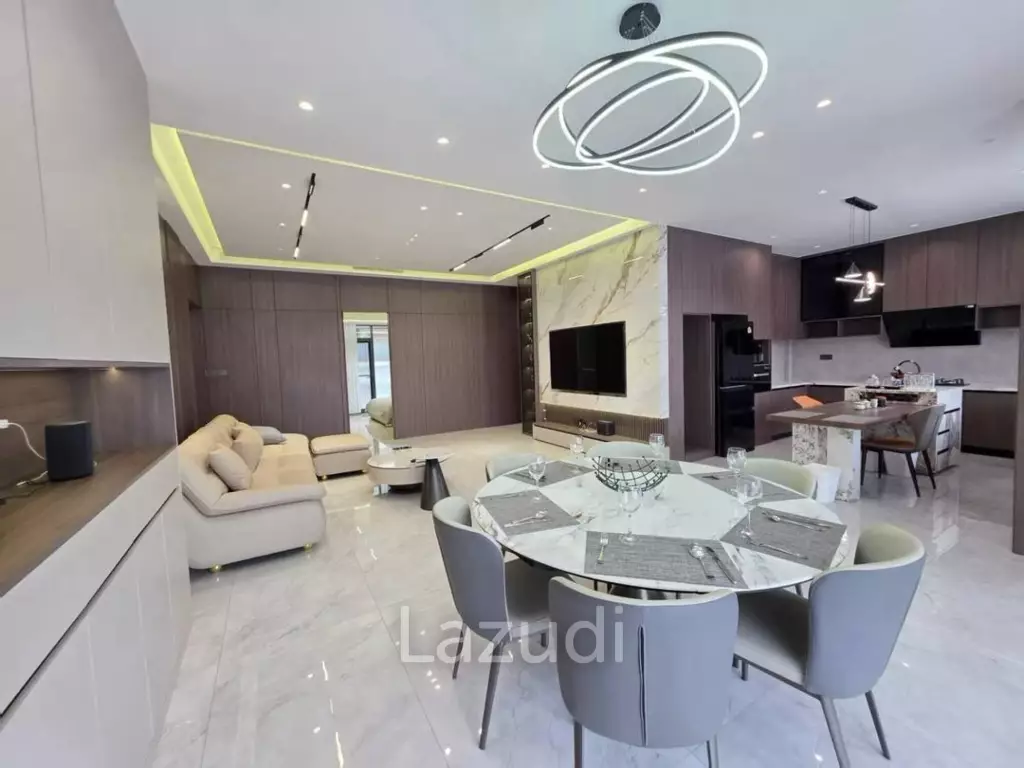 Newly Renovated Pool Villa for Sale at Eakmongkol 8