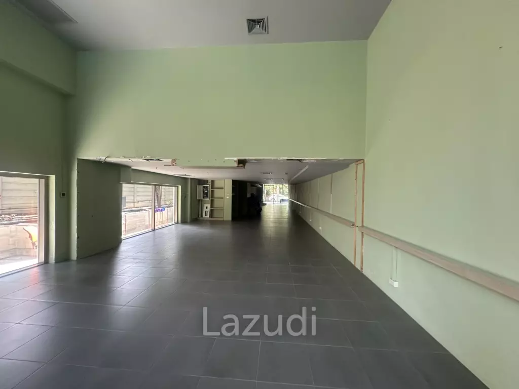207 sqm retail space at Piya Residence Khlong Toei Bangkok