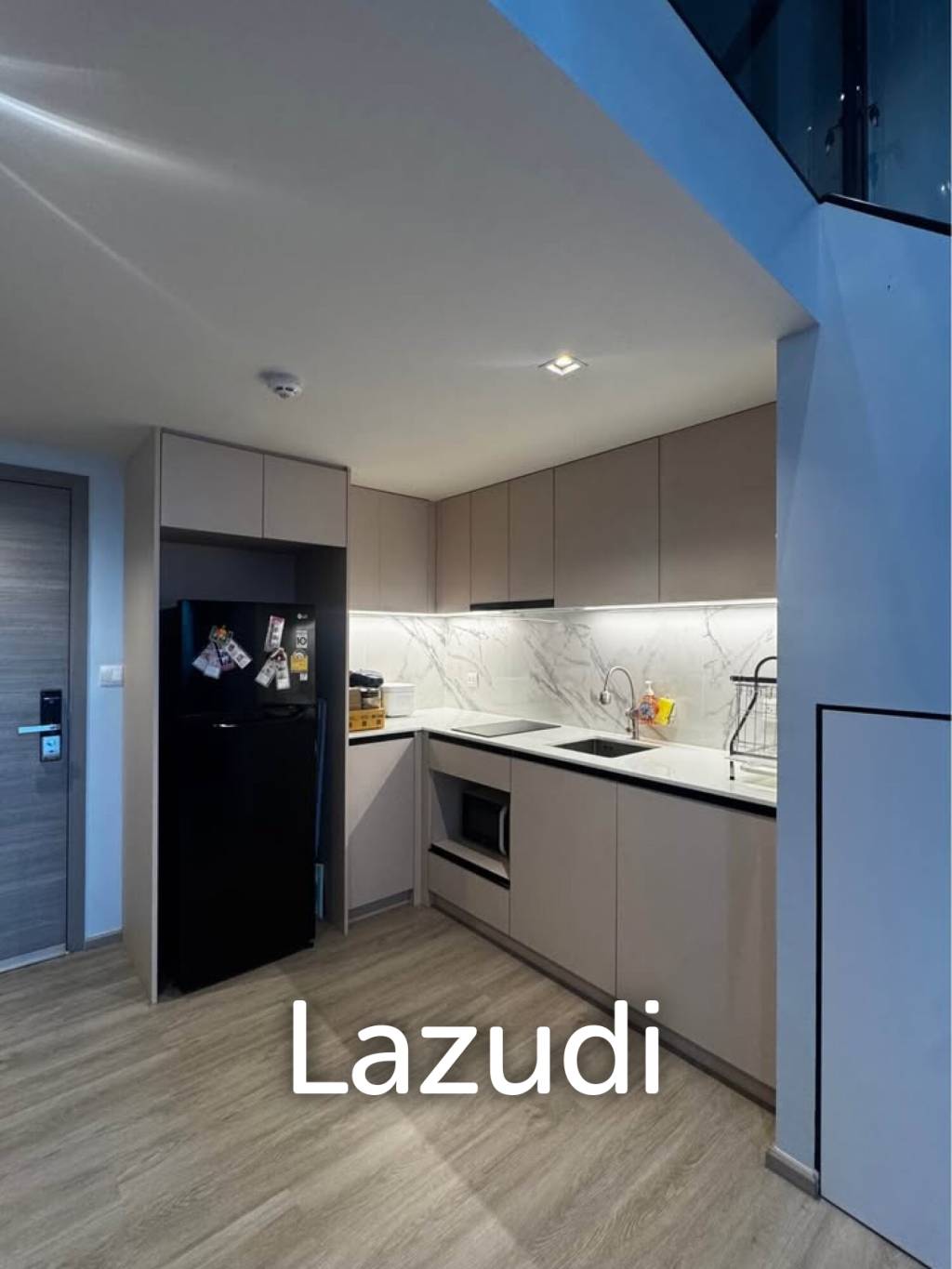 Modern 39 sqm Loft-Style 1 Bedroom Condo on 14th Floor in Phaya Thai Bangkok