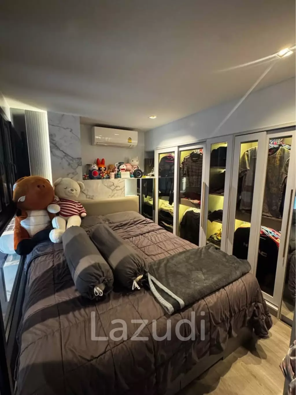 Modern 39 sqm Loft-Style 1 Bedroom Condo on 14th Floor in Phaya Thai Bangkok