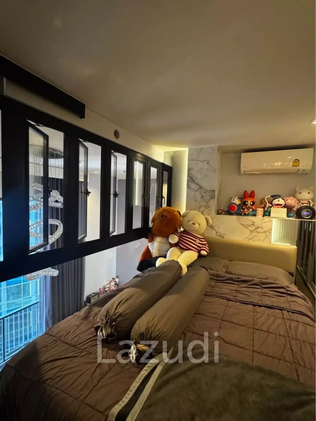 Modern 39 sqm Loft-Style 1 Bedroom Condo on 14th Floor in Phaya Thai Bangkok