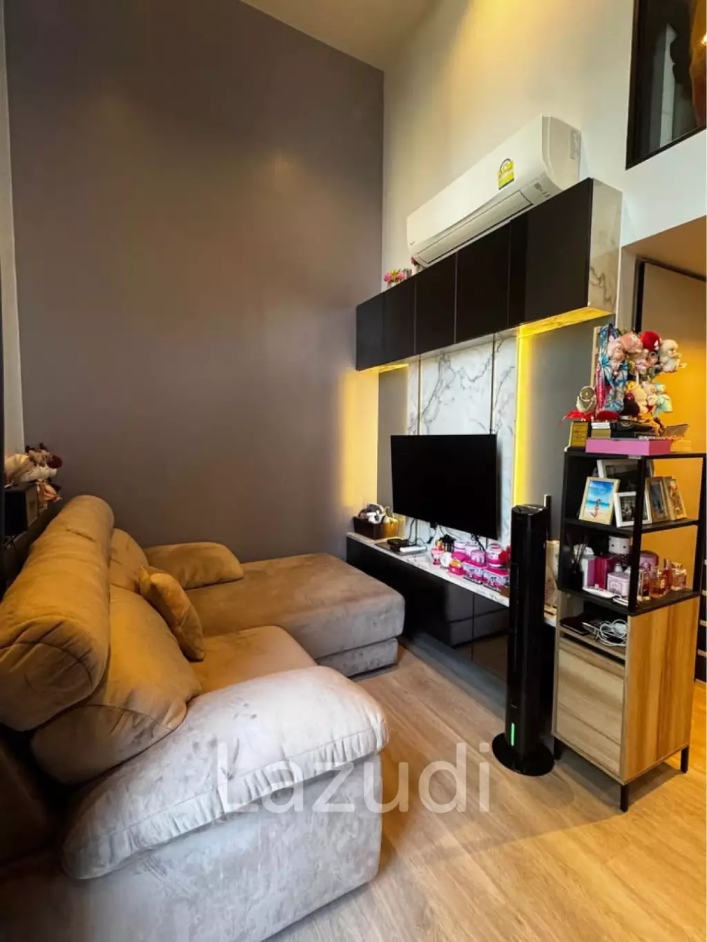 Modern 39 sqm Loft-Style 1 Bedroom Condo on 14th Floor in Phaya Thai Bangkok
