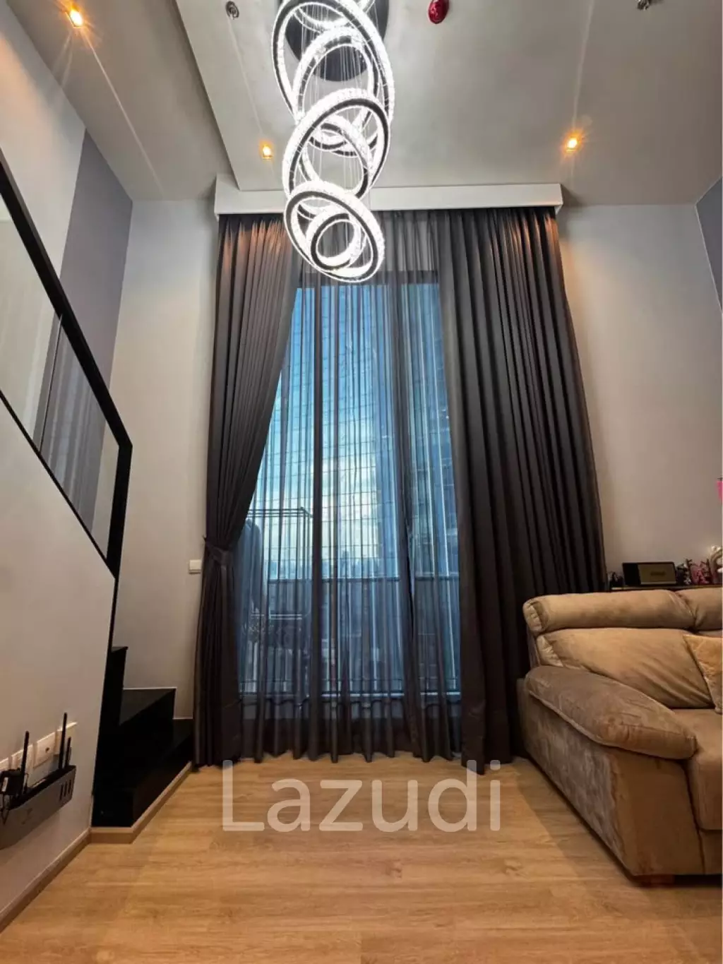 Modern 39 sqm Loft-Style 1 Bedroom Condo on 14th Floor in Phaya Thai Bangkok