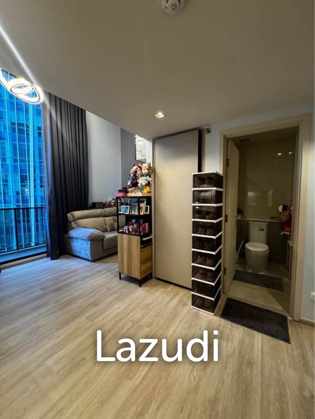Modern 39 sqm Loft-Style 1 Bedroom Condo on 14th Floor in Phaya Thai Bangkok