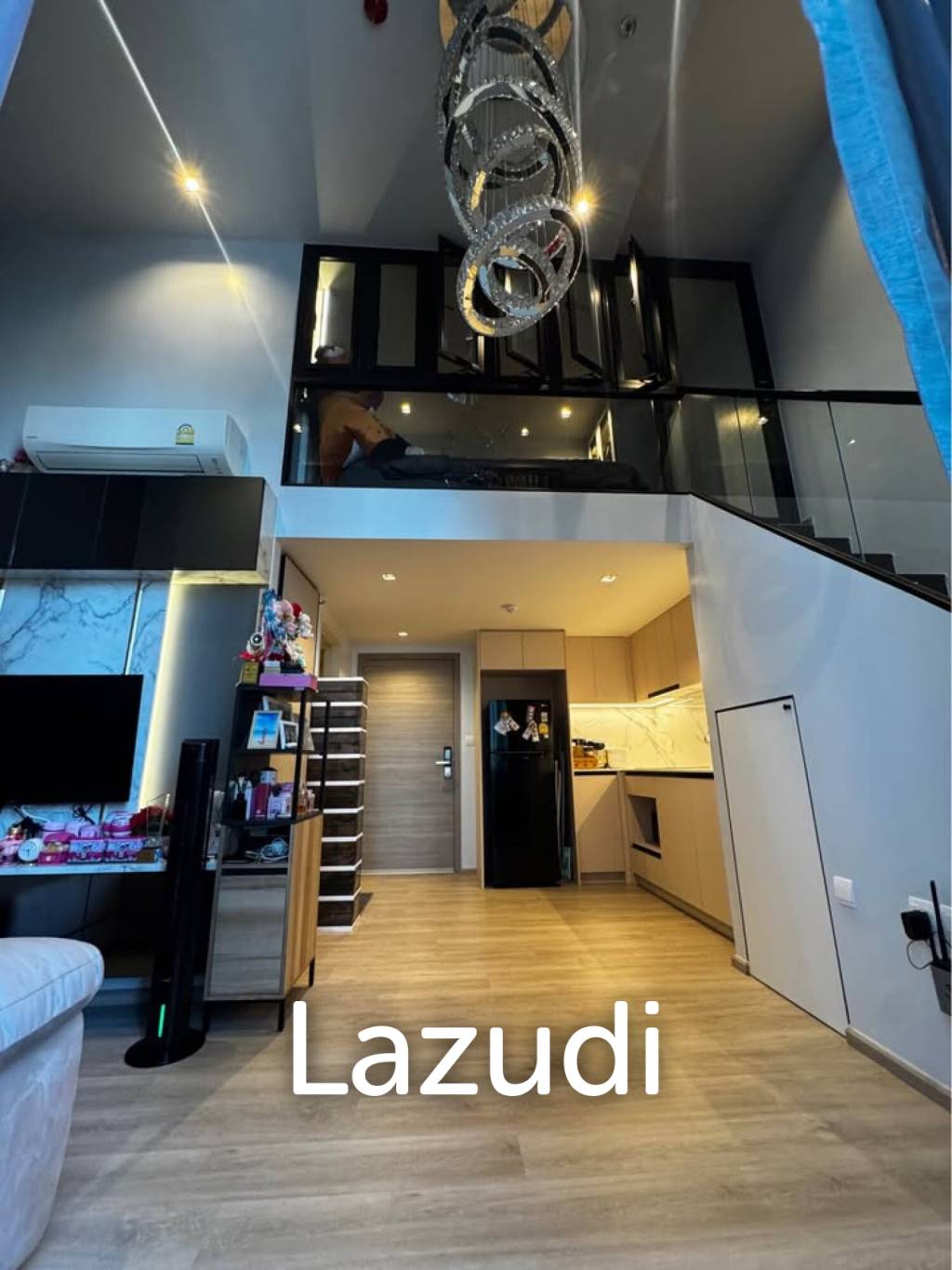 Modern 39 sqm Loft-Style 1 Bedroom Condo on 14th Floor in Phaya Thai Bangkok