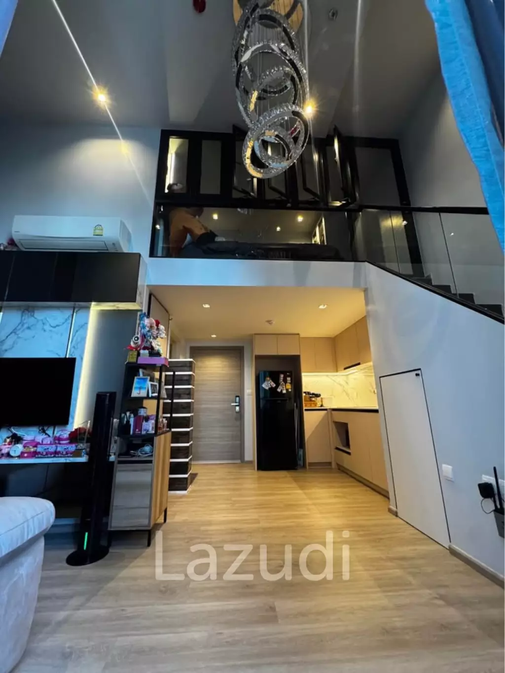 Modern 39 sqm Loft-Style 1 Bedroom Condo on 14th Floor in Phaya Thai Bangkok