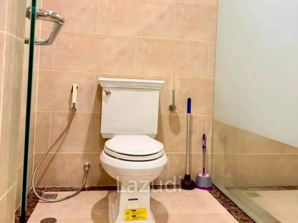 Luxurious Spanish-Style 2-Bedroom Condo for Rent at Espana