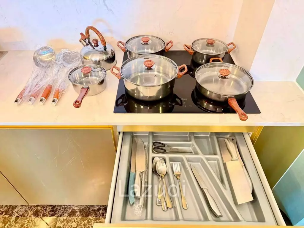 Luxurious Spanish-Style 2-Bedroom Condo for Rent at Espana