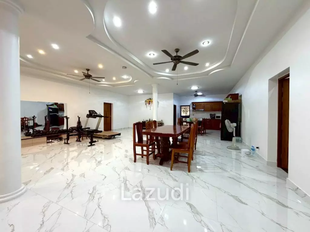 Grand 4 Bed Luxury Estate with Massive 3,416 sqm Land Plot