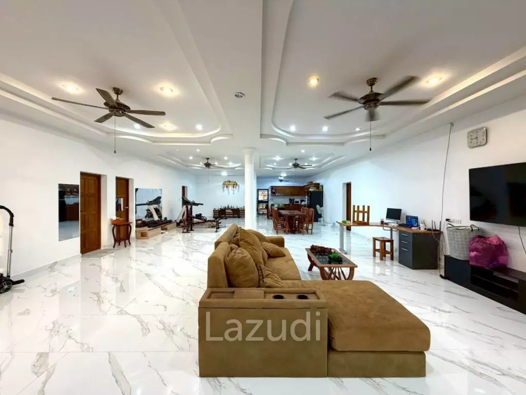 Grand 4 Bed Luxury Estate with Massive 3,416 sqm Land Plot