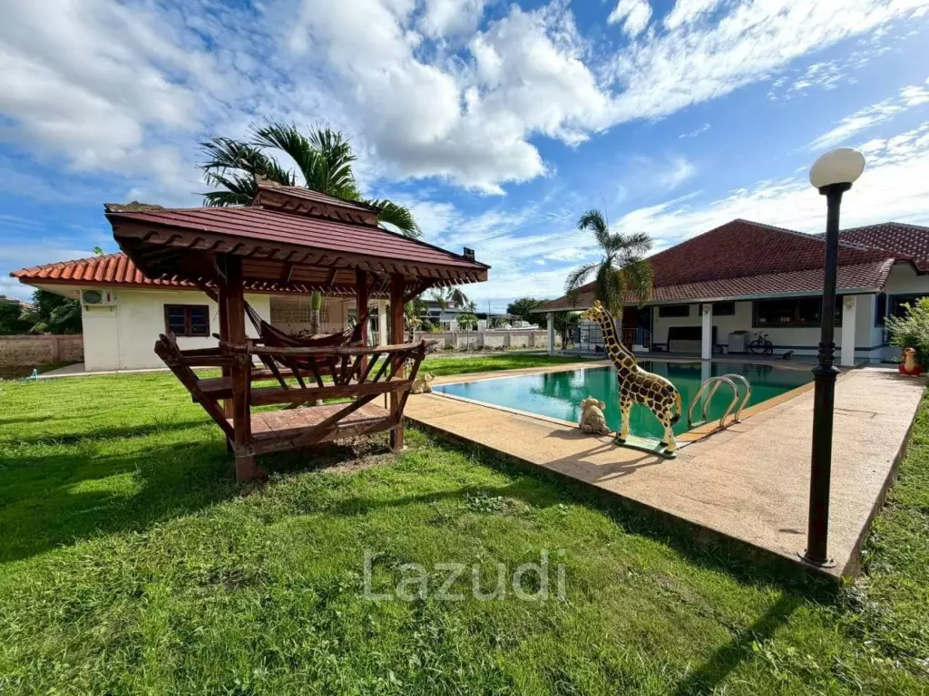 Grand 4 Bed Luxury Estate with Massive 3,416 sqm Land Plot