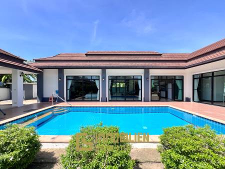 privater Pool / 3 Schlafzimmer / 472 qm Grundstück
