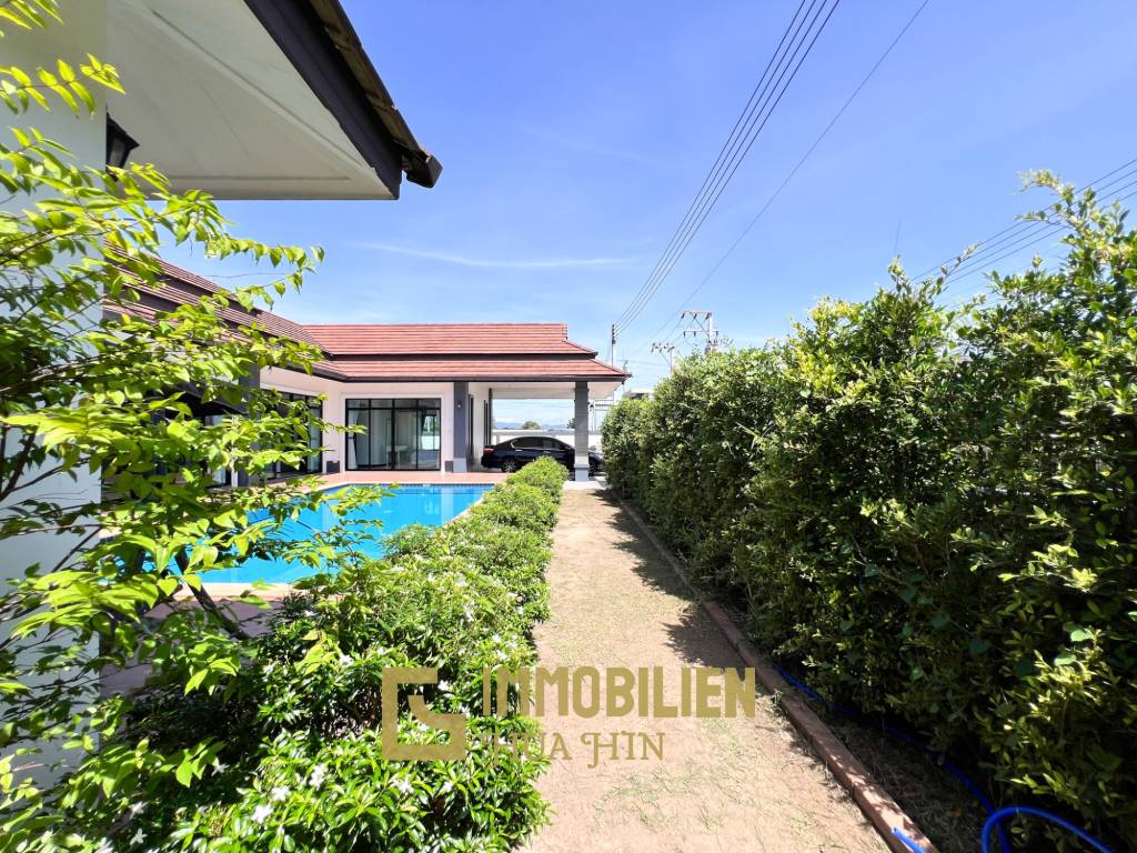 privater Pool / 3 Schlafzimmer / 472 qm Grundstück