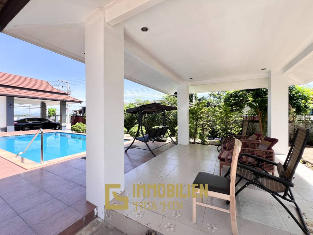 privater Pool / 3 Schlafzimmer / 472 qm Grundstück