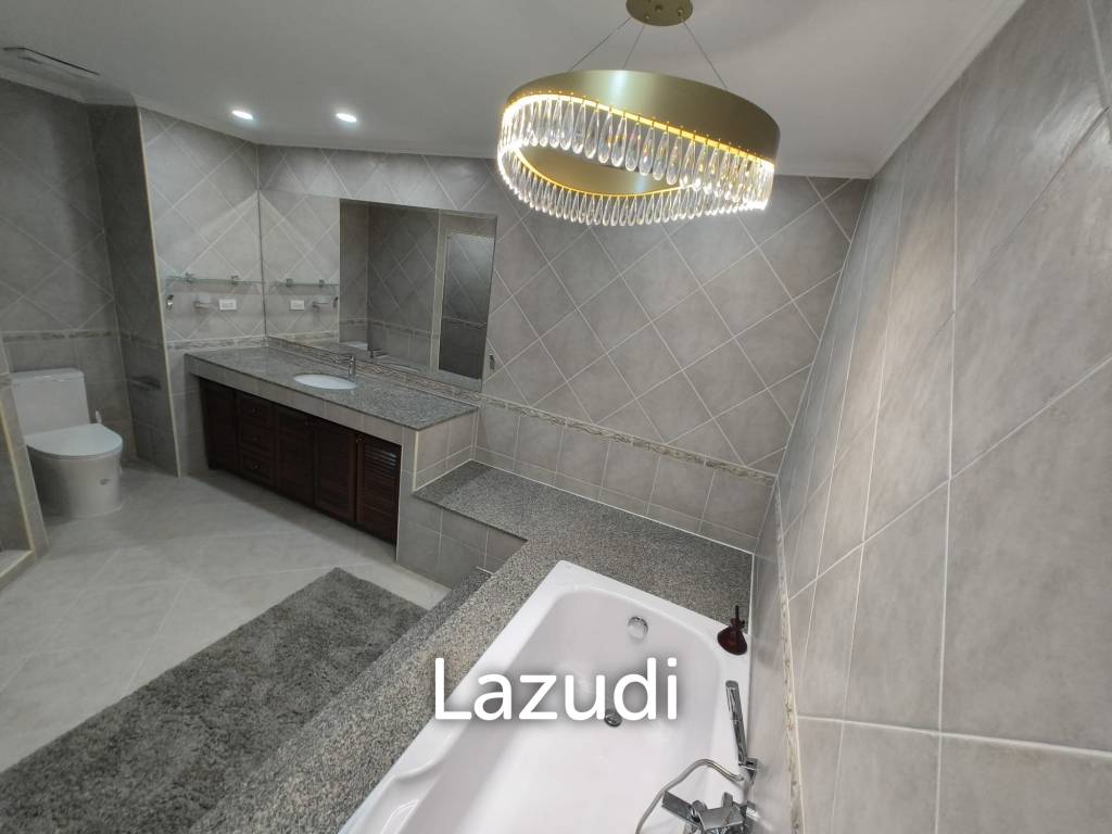 Spacious 1-Bedroom Luxury Condo at View Talay Residence 1