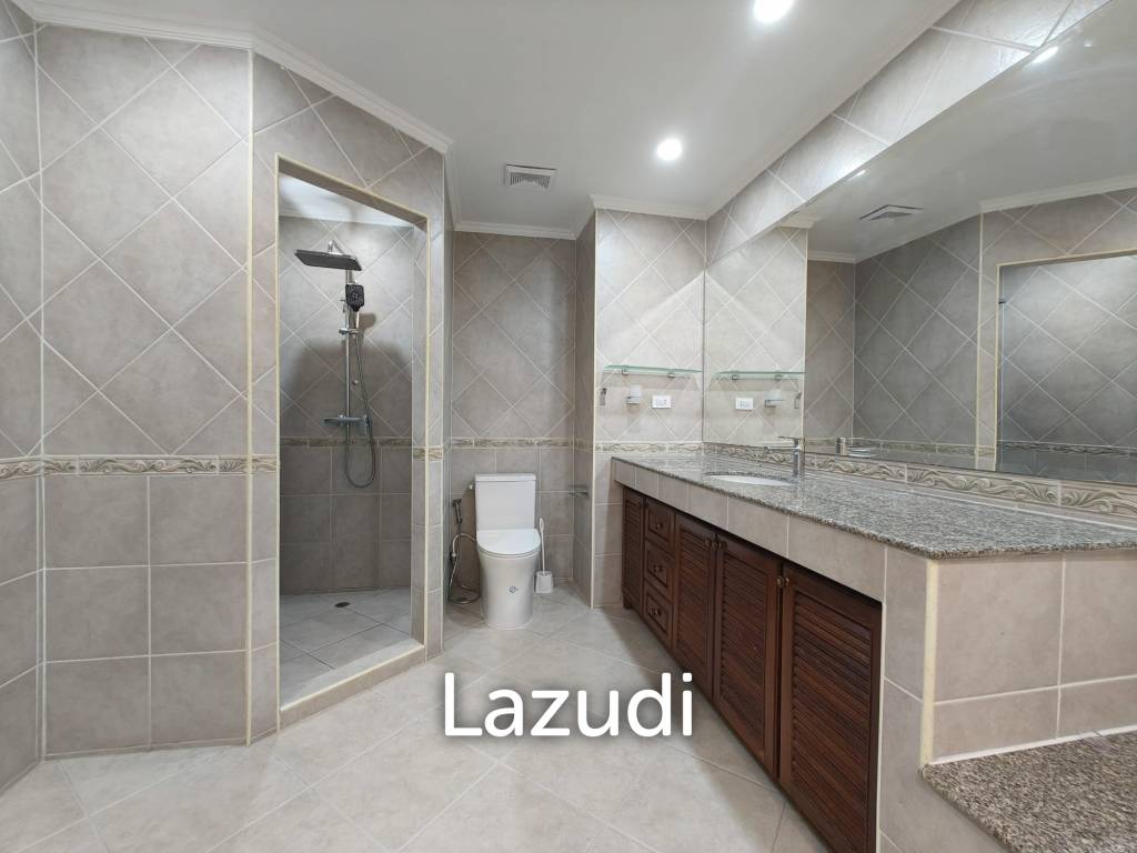 Spacious 1-Bedroom Luxury Condo at View Talay Residence 1