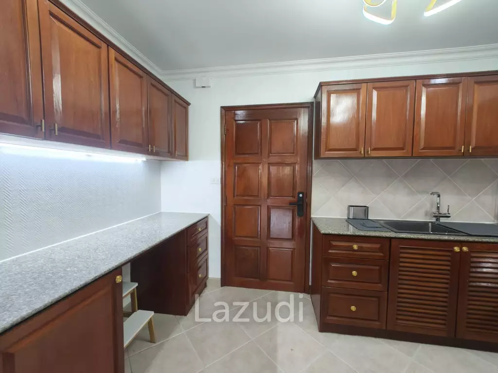 Spacious 1-Bedroom Luxury Condo at View Talay Residence 1