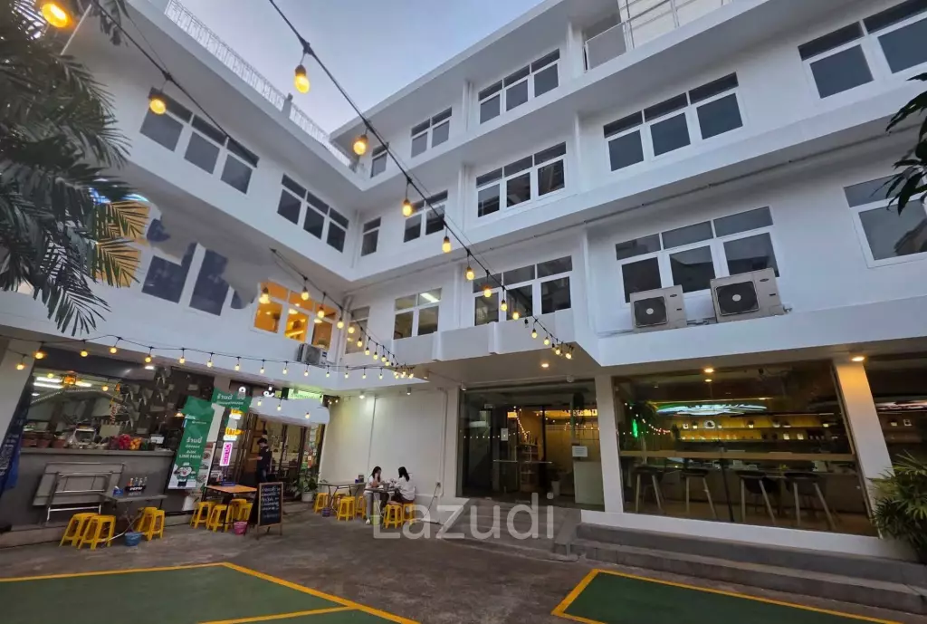 พื้นที่เชิงพาณิชย์ 224 ตร.ม. อาคารสมัยใหม่ย่านสีลม บางรัก