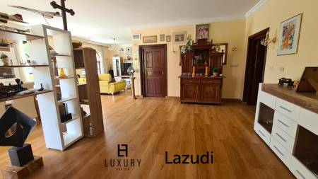 Resort complex with villa and 4 separate bungalows in Cha Am