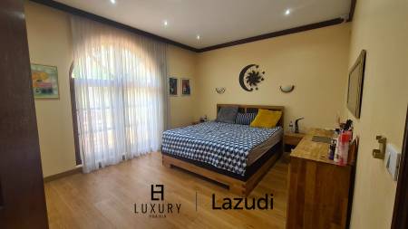 Resort complex with villa and 4 separate bungalows in Cha Am