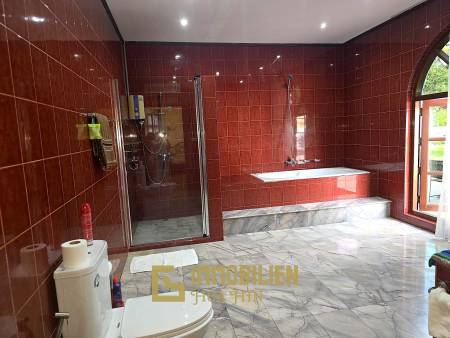 Resort complex with villa and 4 separate bungalows in Cha Am