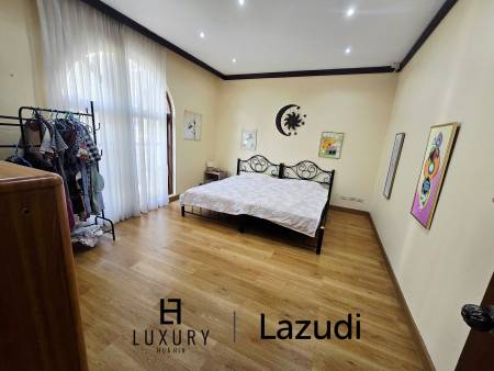 Resort complex with villa and 4 separate bungalows in Cha Am