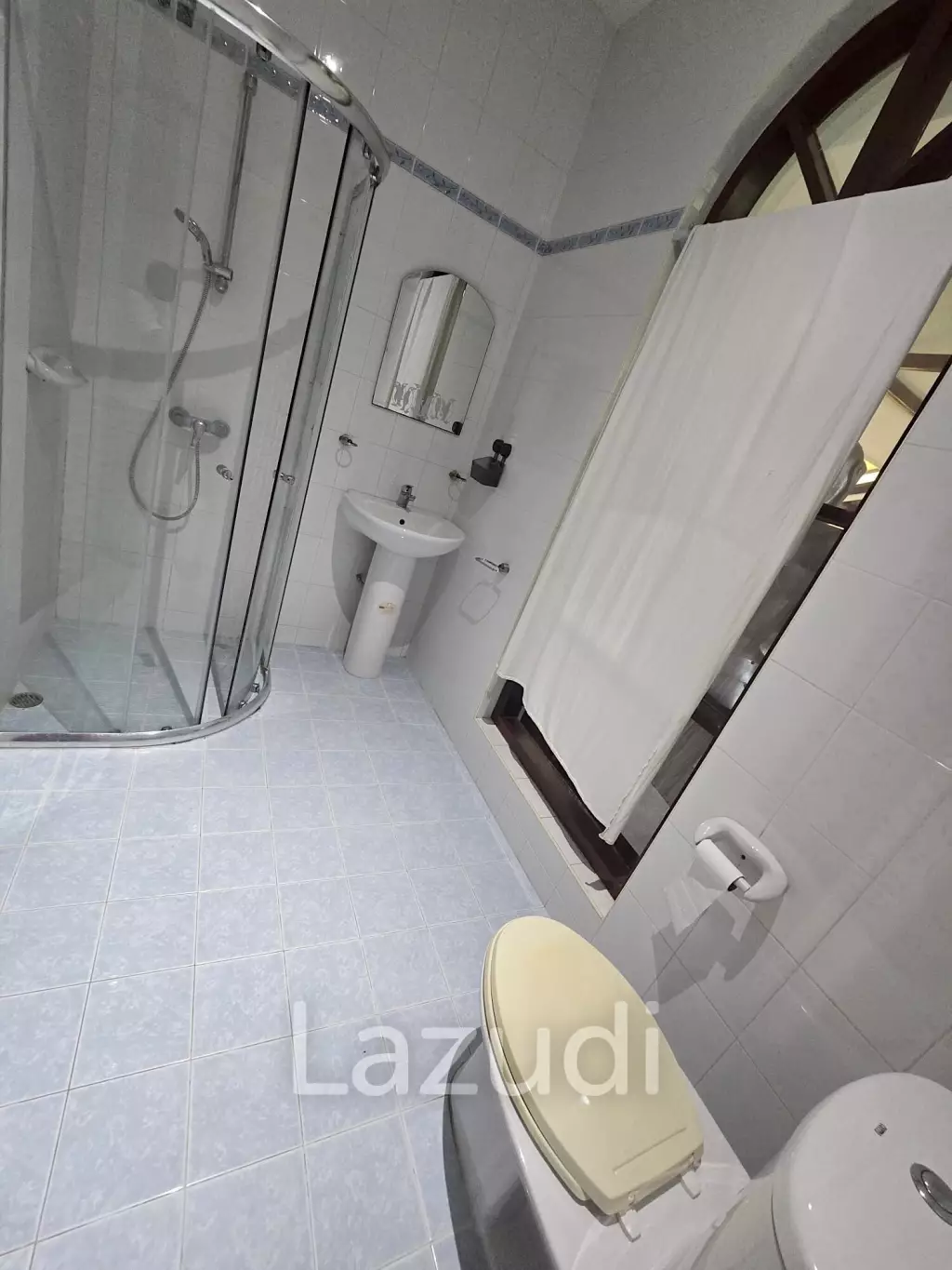Resort complex with villa and 4 separate bungalows in Cha Am