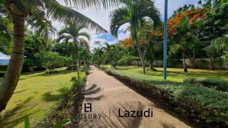 Resort complex with villa and 4 separate bungalows in Cha Am