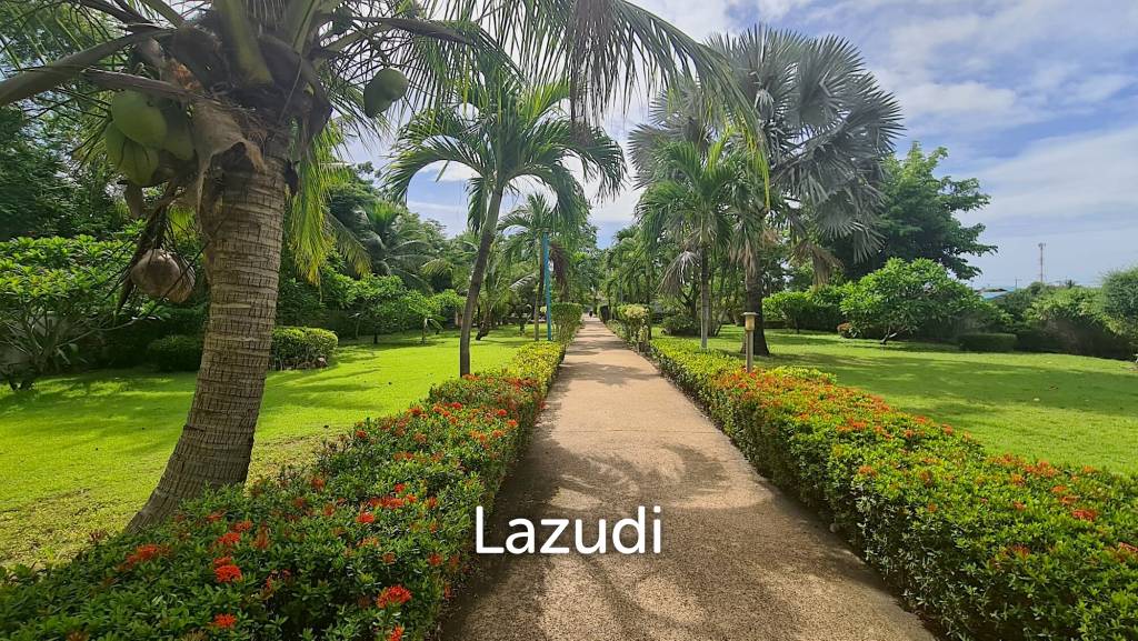 Resort complex with villa and 4 separate bungalows in Cha Am