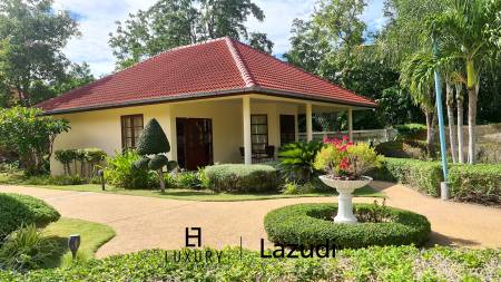 Resort complex with villa and 4 separate bungalows in Cha Am