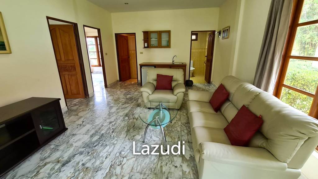 Resort complex with villa and 4 separate bungalows in Cha Am