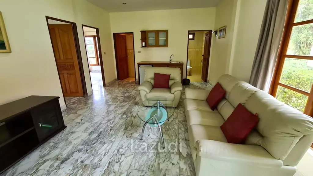 Resort complex with villa and 4 separate bungalows in Cha Am