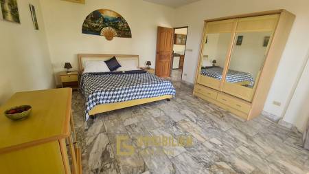 Resort complex with villa and 4 separate bungalows in Cha Am