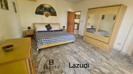Resort complex with villa and 4 separate bungalows in Cha Am