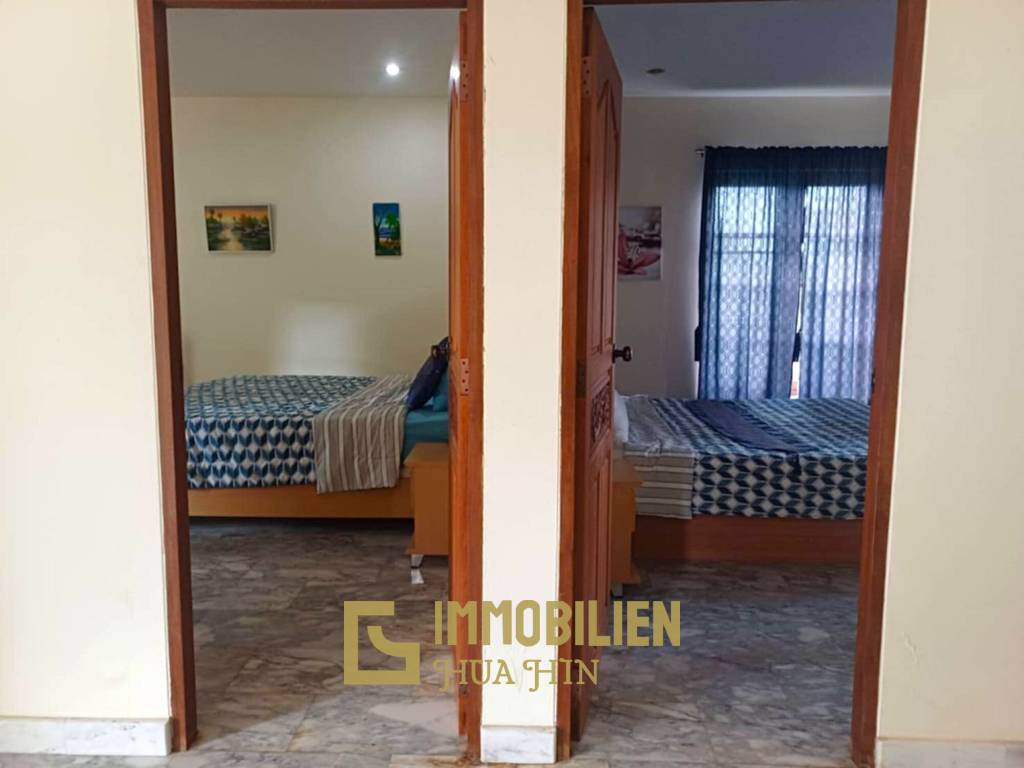 Resort complex with villa and 4 separate bungalows in Cha Am