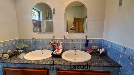 Resort complex with villa and 4 separate bungalows in Cha Am