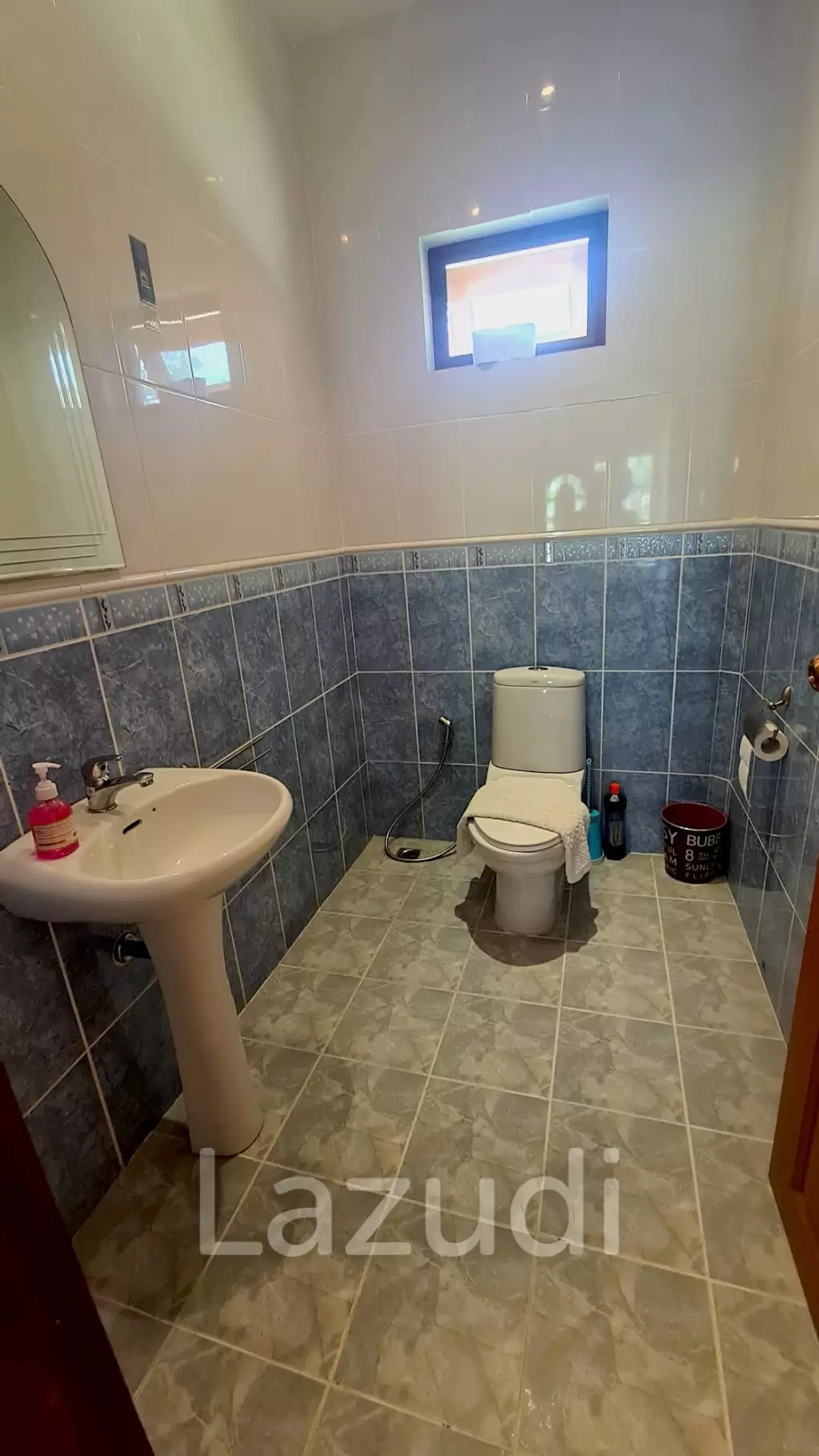 Resort complex with villa and 4 separate bungalows in Cha Am