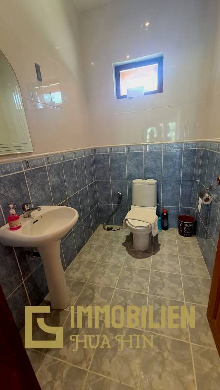 Resort complex with villa and 4 separate bungalows in Cha Am