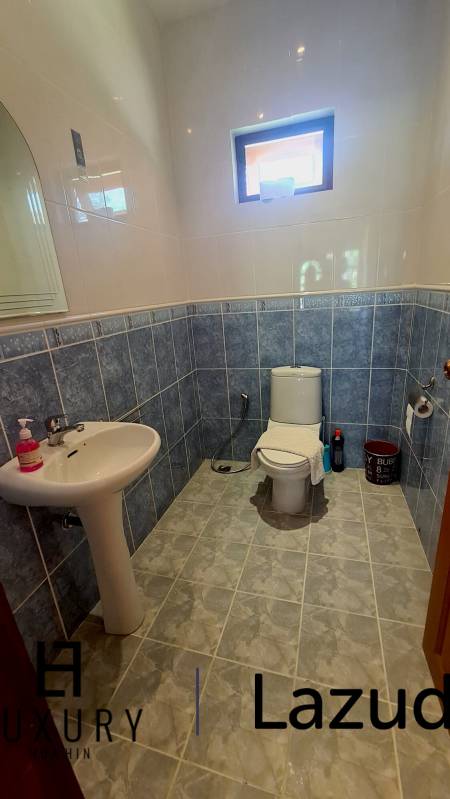 Resort complex with villa and 4 separate bungalows in Cha Am