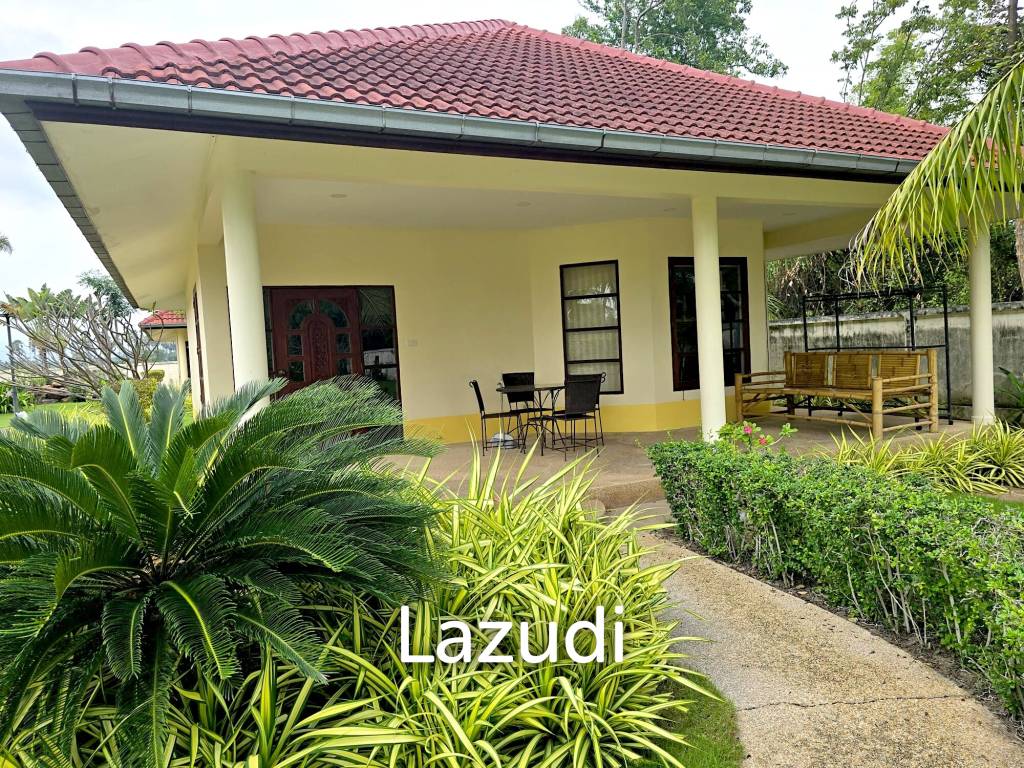 Resort complex with villa and 4 separate bungalows in Cha Am