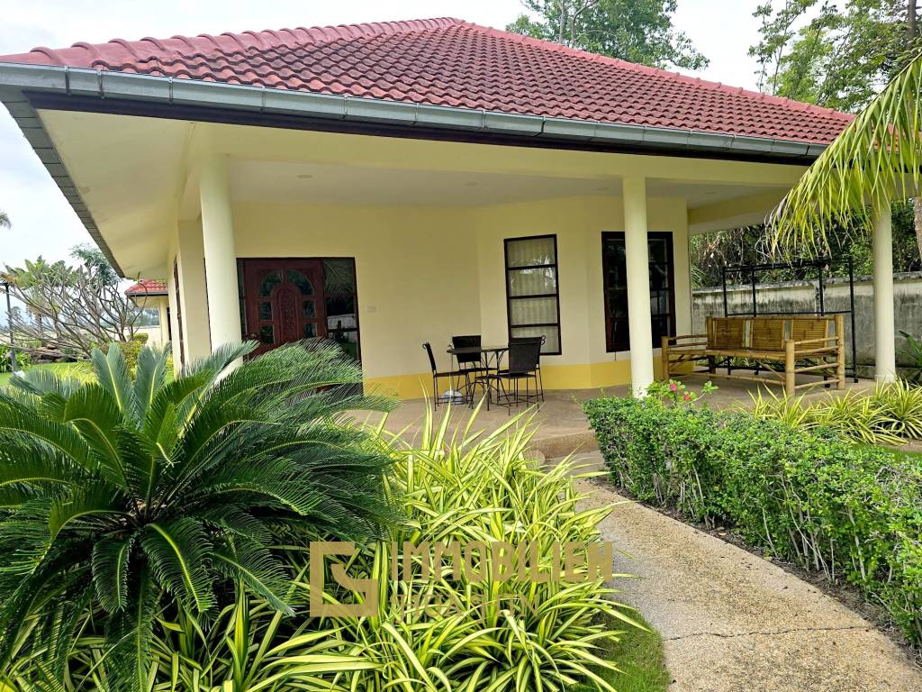 Resort complex with villa and 4 separate bungalows in Cha Am