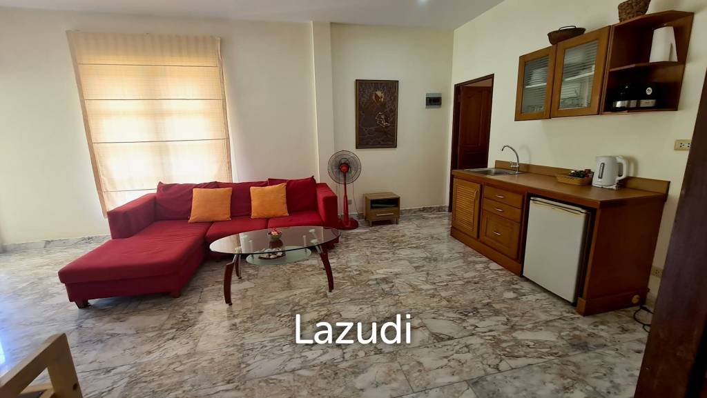 Resort complex with villa and 4 separate bungalows in Cha Am