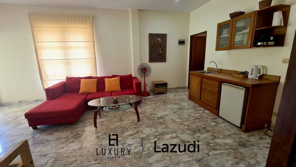 Resort complex with villa and 4 separate bungalows in Cha Am