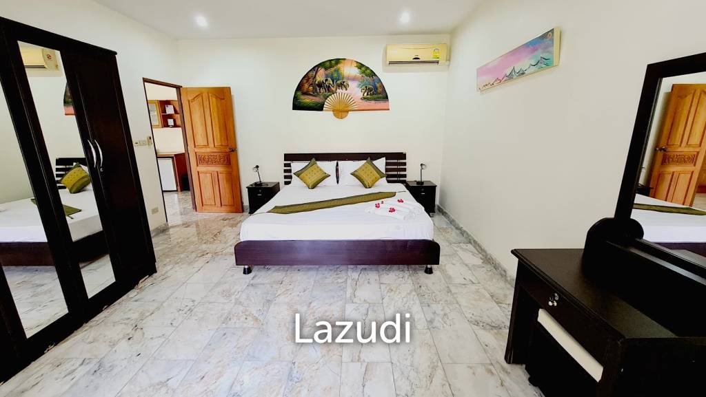 Resort complex with villa and 4 separate bungalows in Cha Am