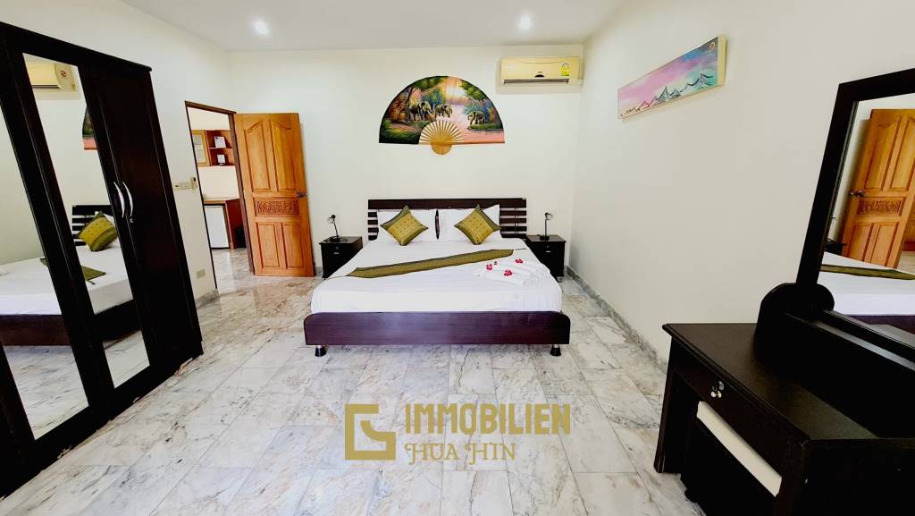 Resort complex with villa and 4 separate bungalows in Cha Am